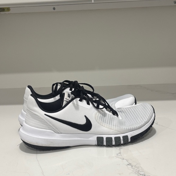 Nike Men's White and Black Running Shoes - Picture 10 of 11
